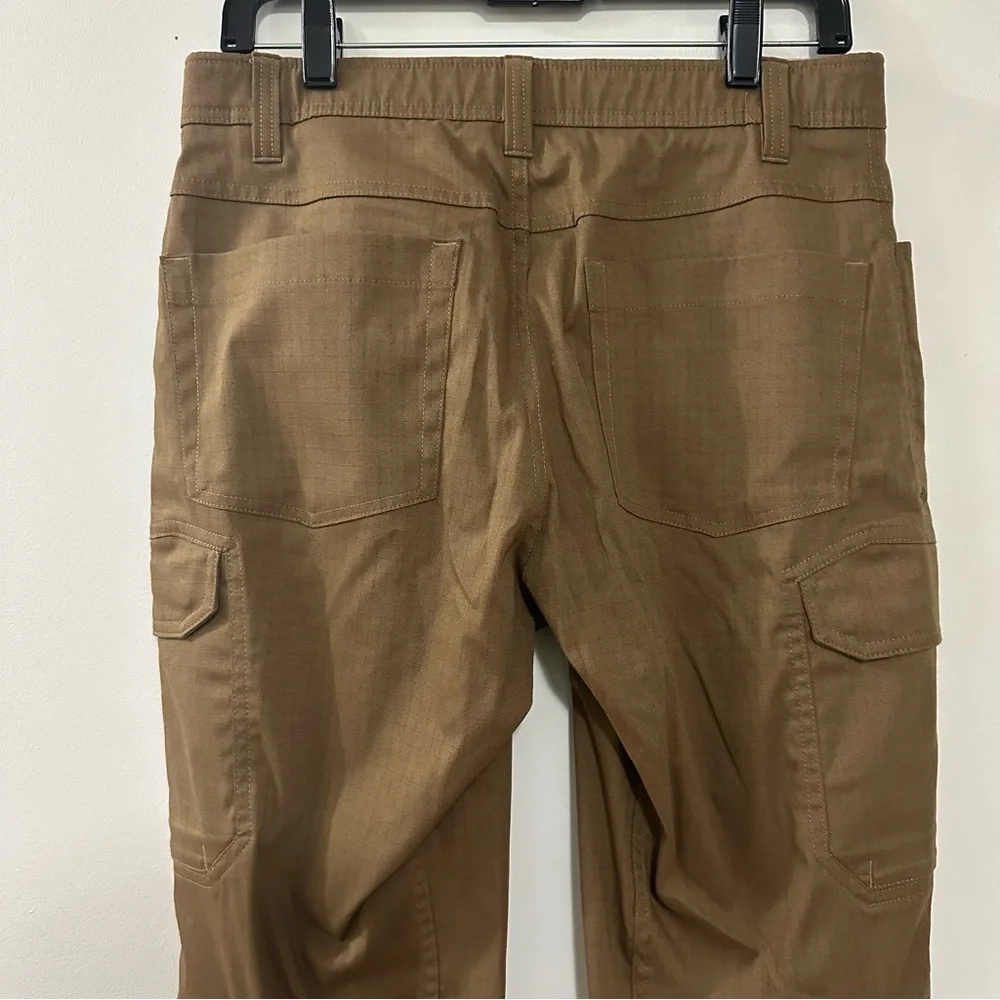 Mens Under Armour Tactical Guardian Cargo Pants, Size 30/32, Brown Loose Fit - Picture 7 of 9